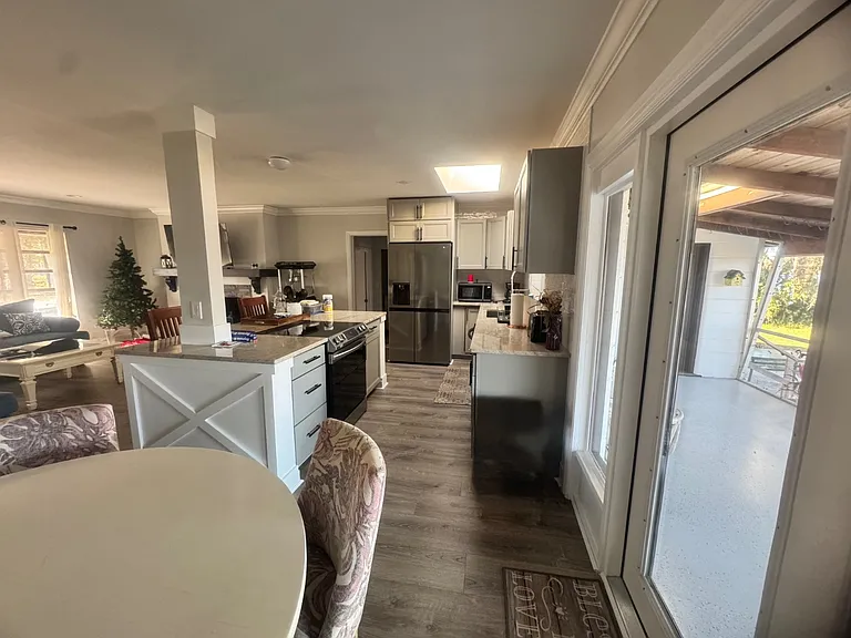734 Memorial Dr — Photo 21