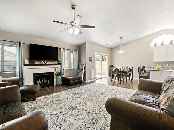 4th image of 2427 Cottonwood Dr