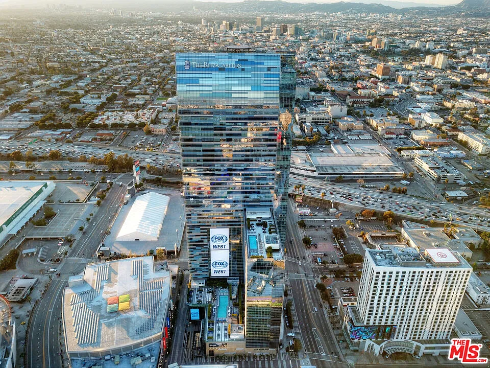 Building Photo - 900 W Olympic Blvd #33F