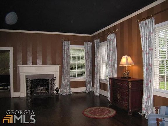 3rd image of 710 N College St