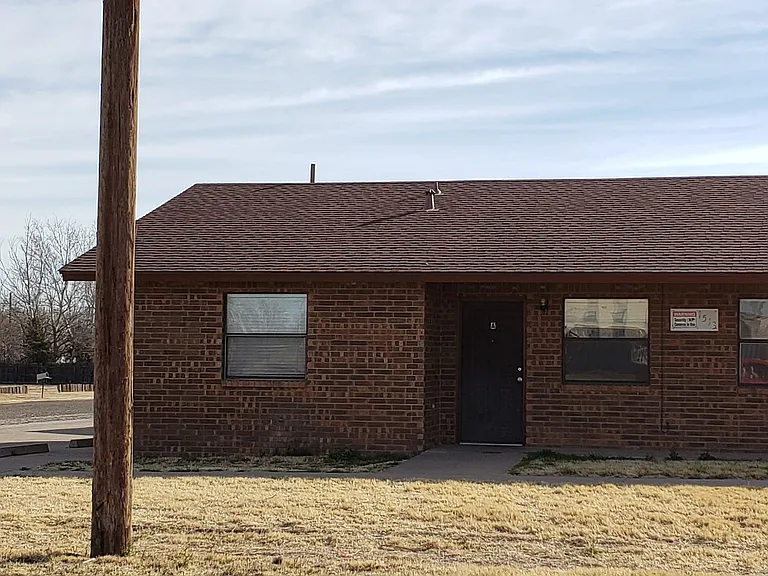 1513 S Avenue I — Photo 1