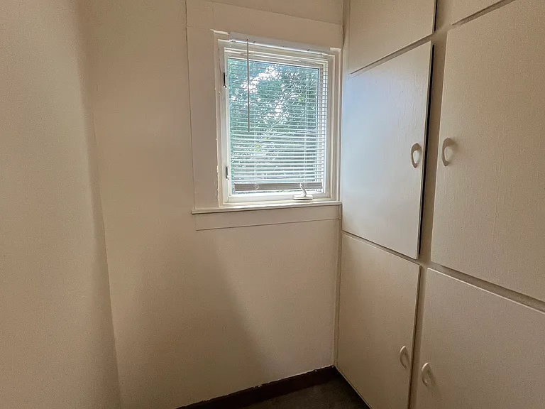 109 1/2 Riverside Dr #109-1.2 — Photo 8
