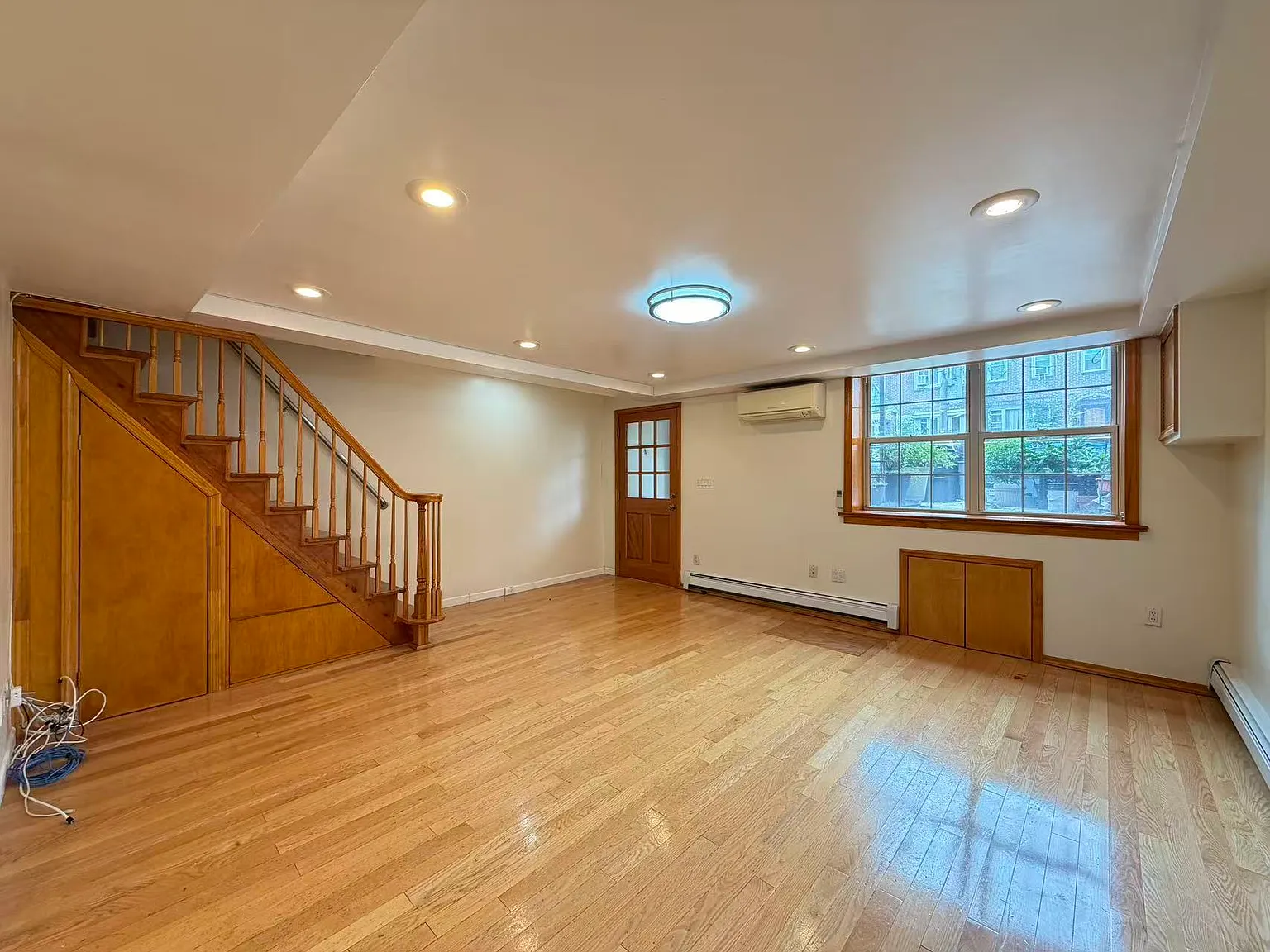 3 bed, 1260 sqft, $3,400 — Photo 3