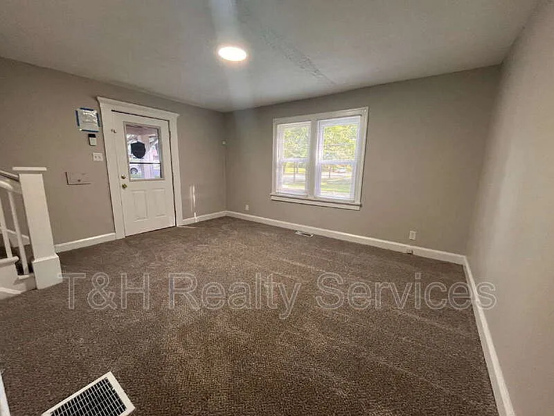 2 bed, 1.0 bath, 1152 sqft, $1,200 — Photo 3