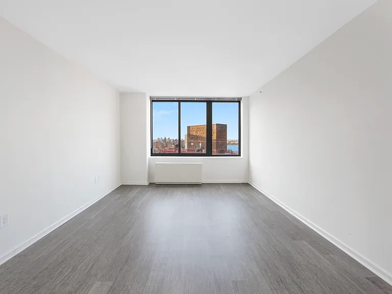 408 E 92nd St #28A — Photo 3