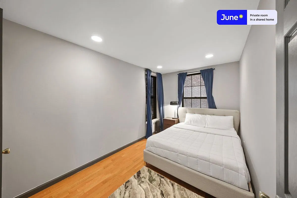 Queen bedroom in 3 bed/1 bath home in East Village #716 C — Photo 2