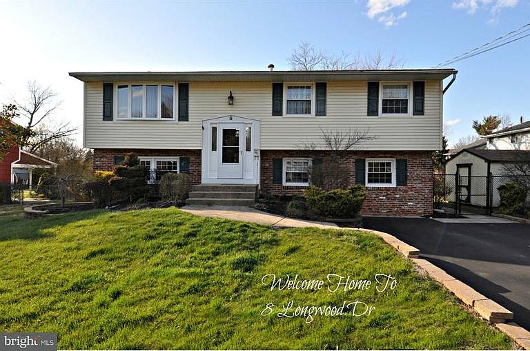 1st image of 8 Longwood Dr