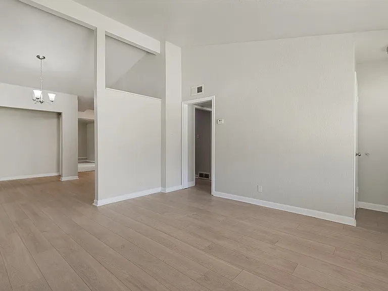 3221 Ridgeview Cir — Photo 3