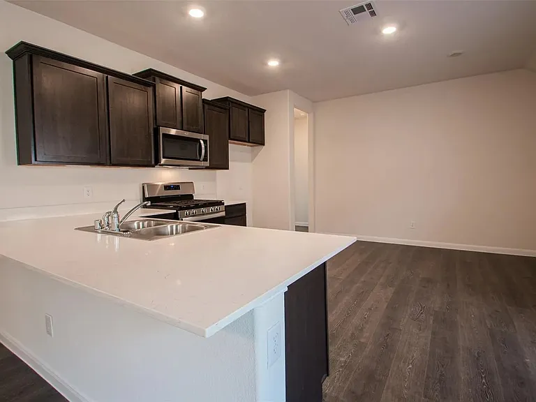 3936 Oak Creek Cir — Photo 3