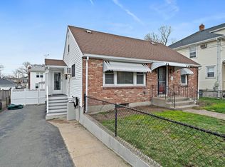 426 Sea St, Quincy, MA 02169