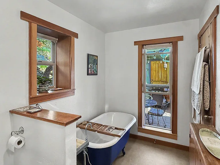 184 Meade St — Photo 9
