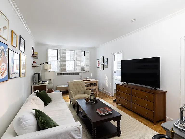 25 Minetta Ln #1G — Photo 3