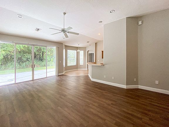 3rd image of 3018 Lakewood Pointe Dr