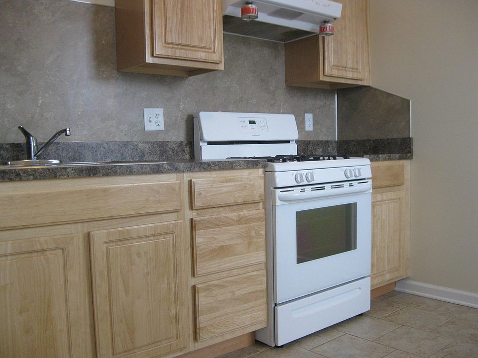 2nd image of 67 Orchard St #D