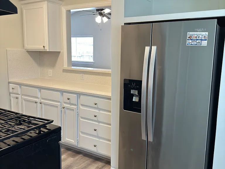 902 Greenbriar Ln — Photo 11