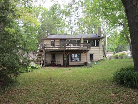 3rd image of 3653 Interlachen Dr NE