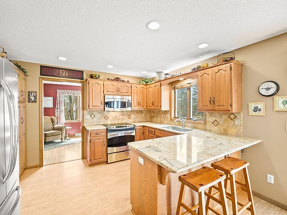 5th image of 817 8th Ave N