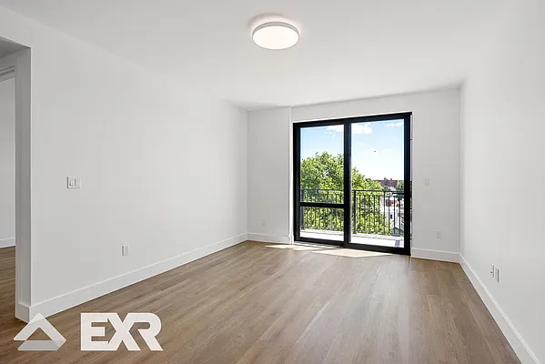 Rented by EXR | media 18