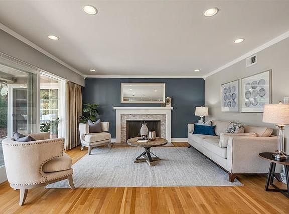 Living room (older version)