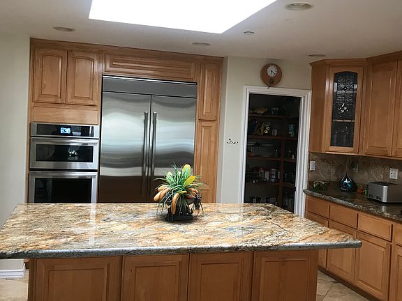 4th image of 611 Knob Hill Ave