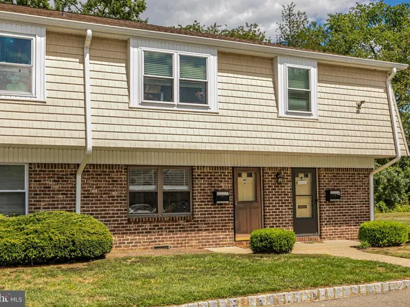 1402 Silver Ct, Hamilton, NJ 08690