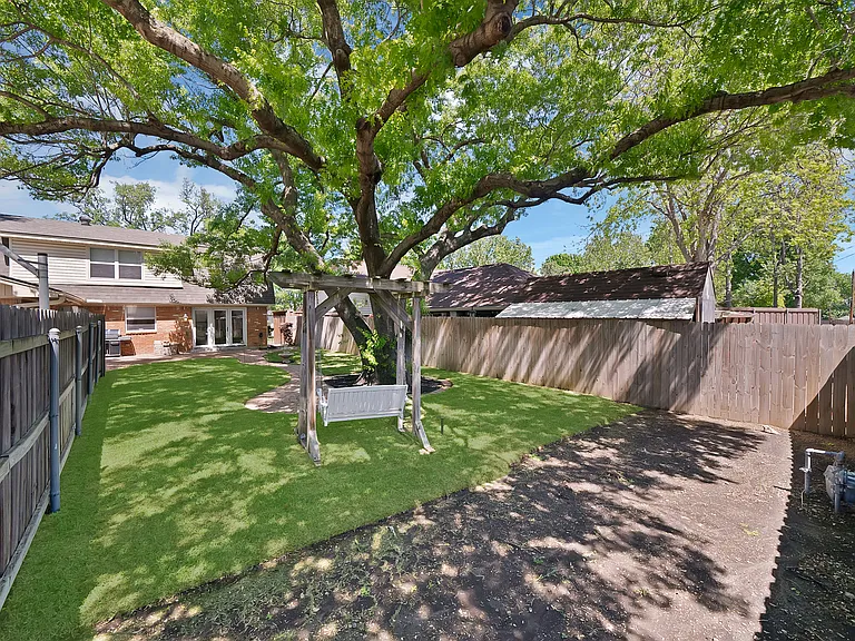 1427 Stagecoach Dr — Photo 37