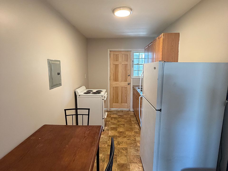1st image of 114 Jackson Ave APT C
