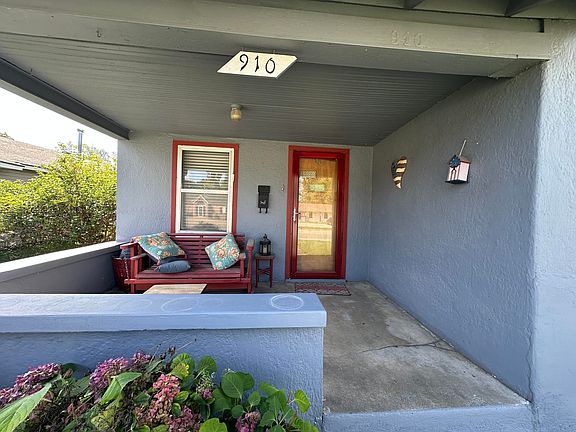 3rd image of 910 W Broadway Avenue