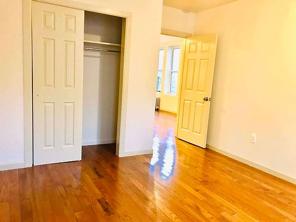 4th image of 652 Courtlandt Ave #J1