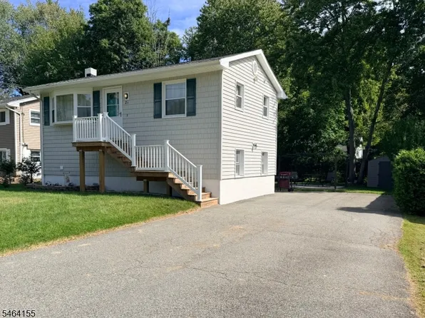 21 Tobyhanna Trl, Hopatcong Boro, NJ 07843