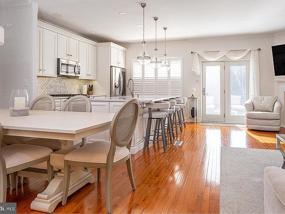5th image of 202 Holbrook Ln