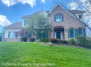 2203 Anna Mae Dr, Coraopolis, PA 15108