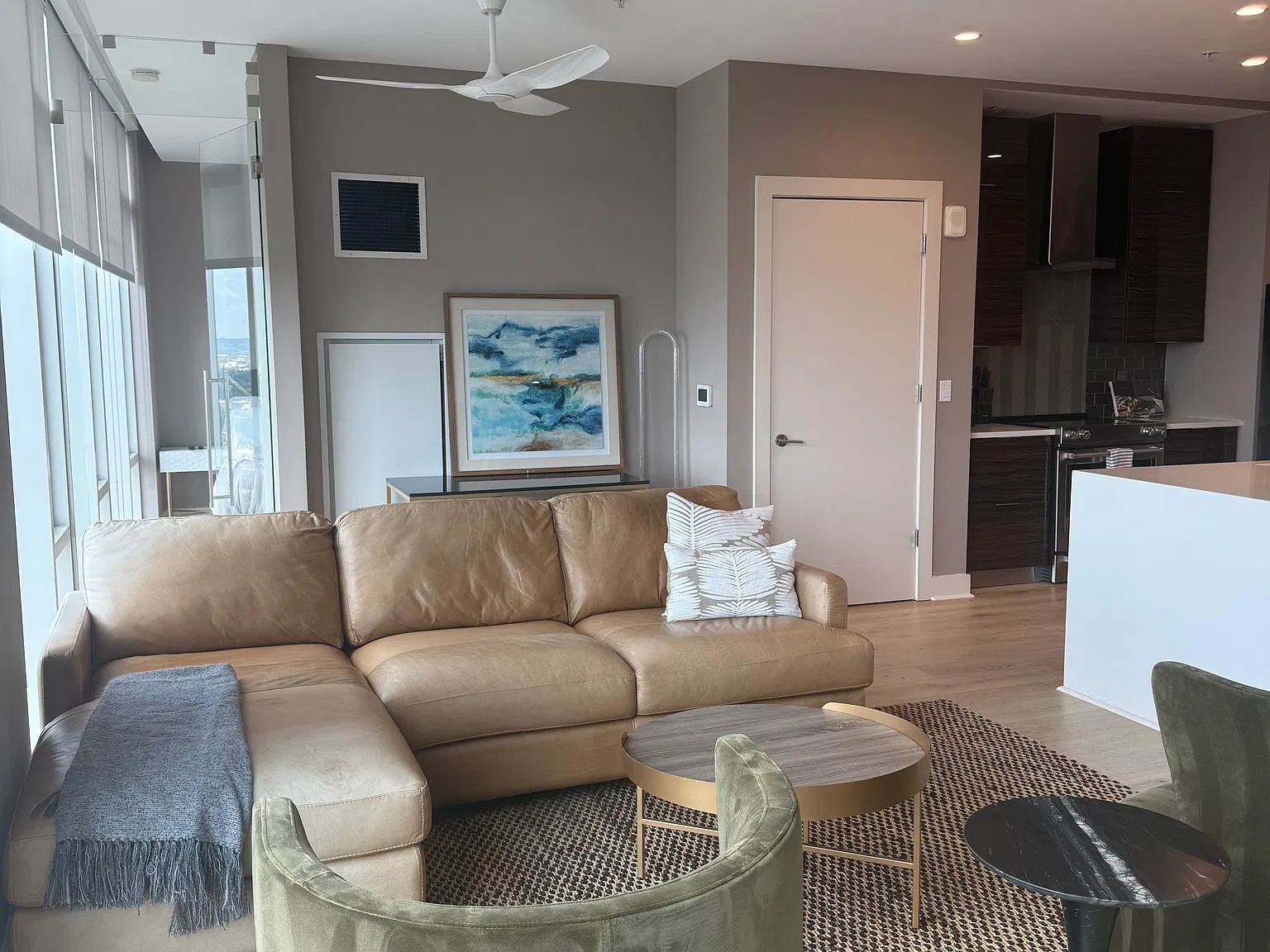 2 bed, 1085 sqft, $4,800 — Photo 2