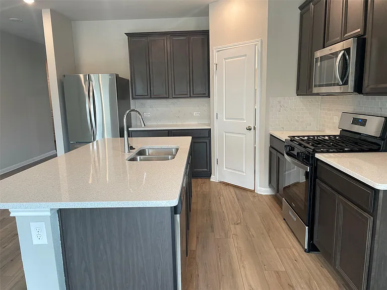 404 Grasslands Trl — Photo 1