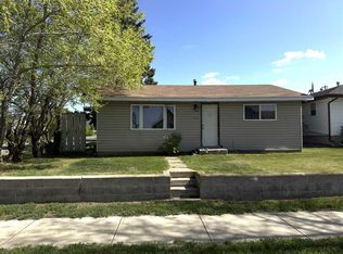 902 S 7th Ave, Wainwright, AB T9W 1C8