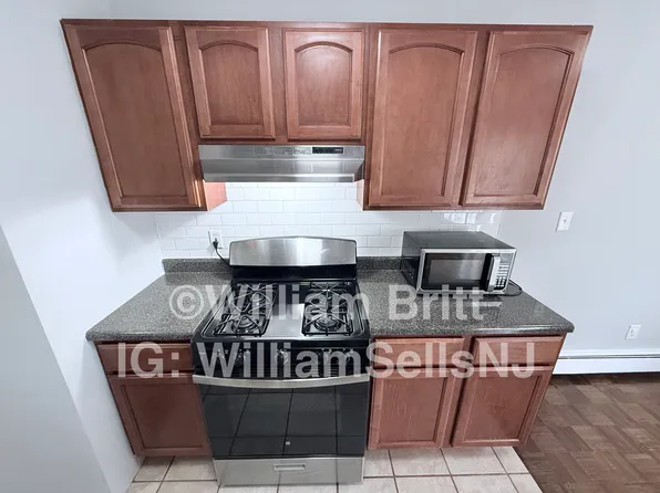 1618 Bergenline Avenue image 1 of 5