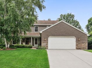 5262 W Lake Beach Ct, Saint Paul, MN 55126