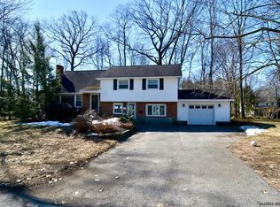 43 Cypress Dr, Glenville, NY 12302