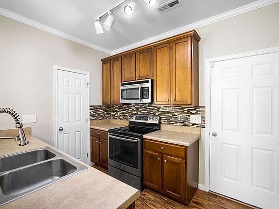 3rd image of 5006 Miller Dr