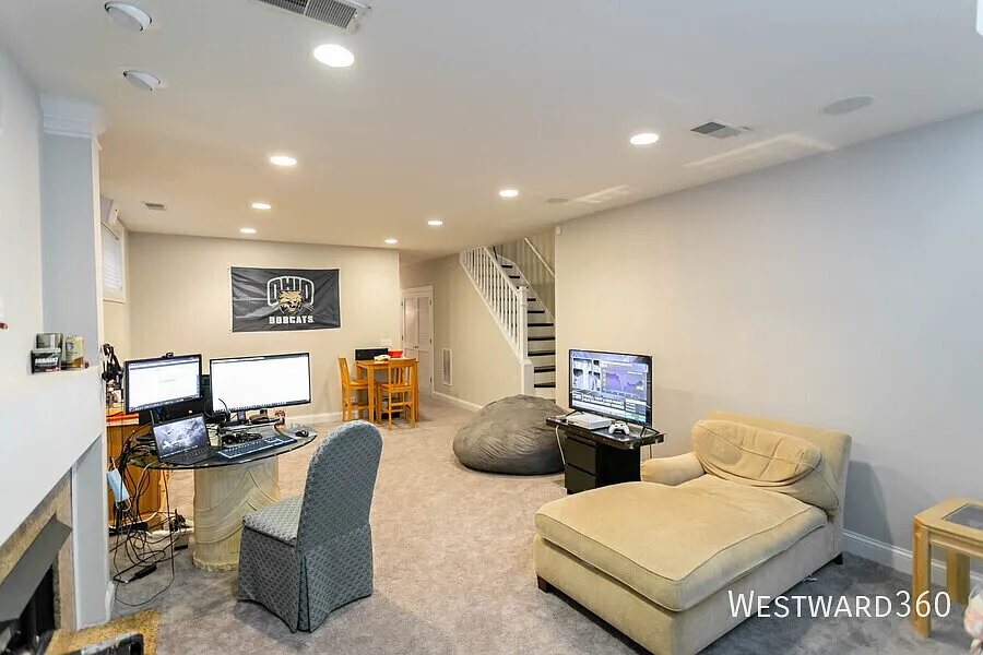 3231 N Clifton Ave #1N
