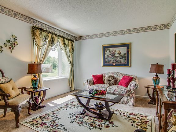 4th image of 310 Bancroft Ct