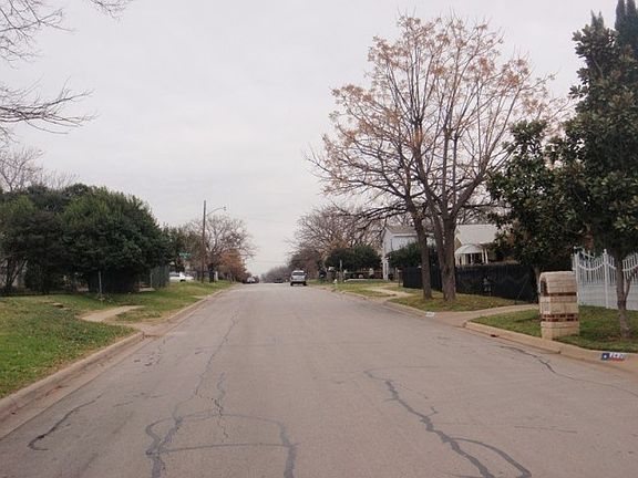 3rd image of 2418 NW 28th St