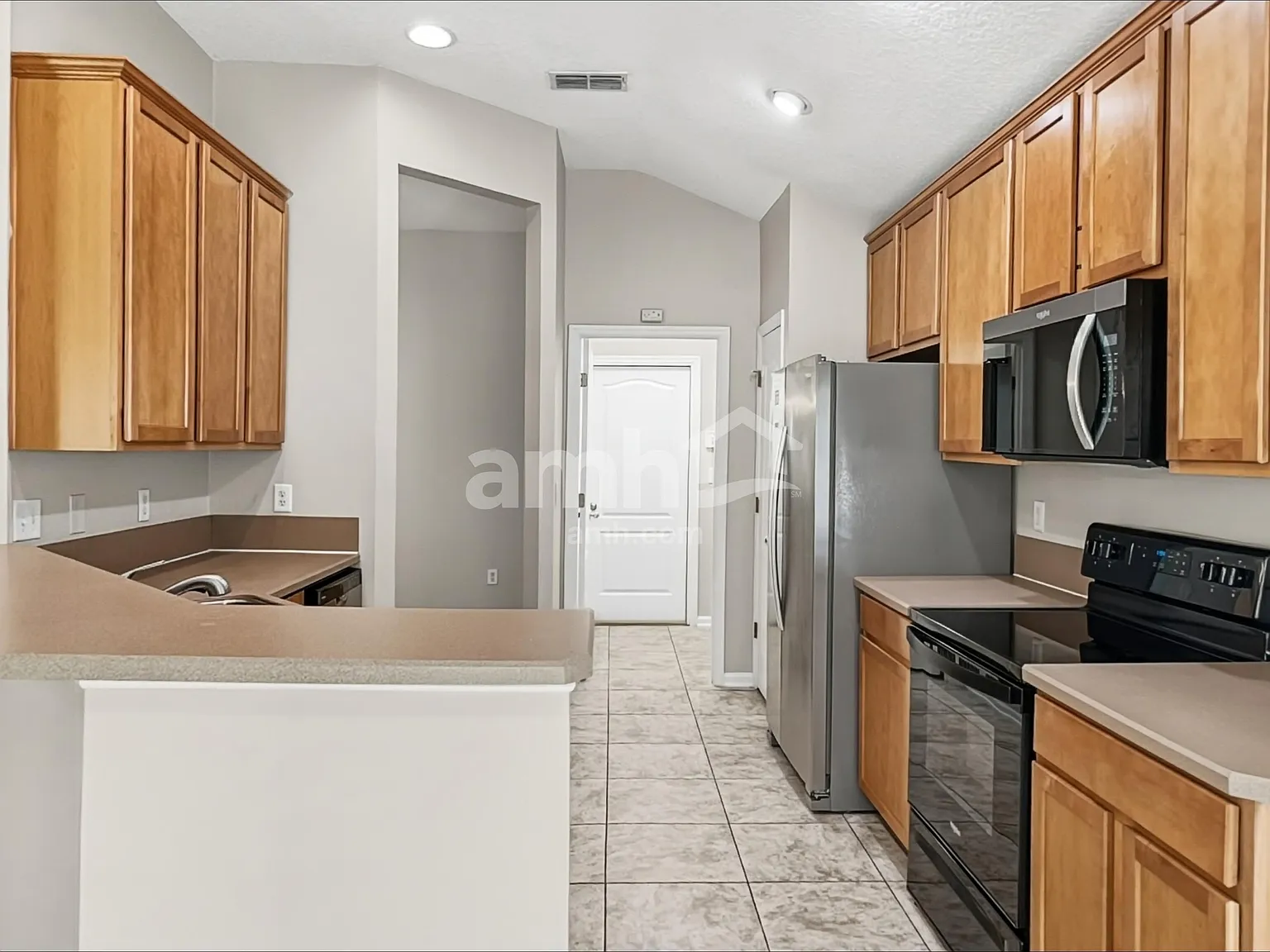 3 bed, 2.0 bath, 1792 sqft, $2,075 — Photo 4