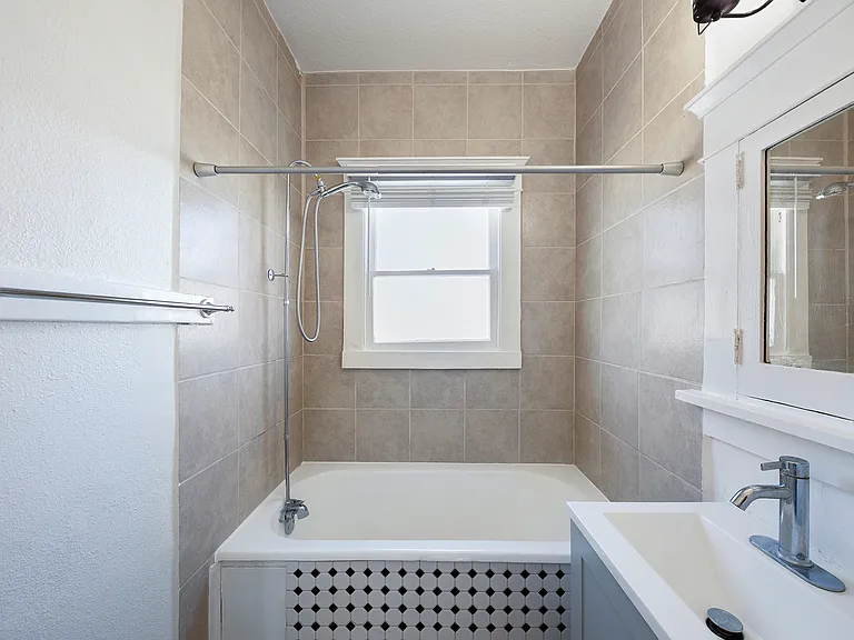 244 Gaviota Ave — Photo 3