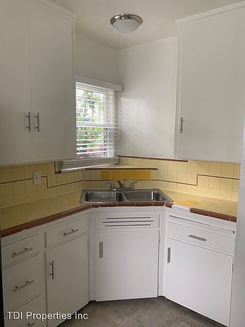 1st image of 4112 Palmwood Dr APT 1