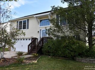 7177 Maplelawn Dr, Ypsilanti, MI
