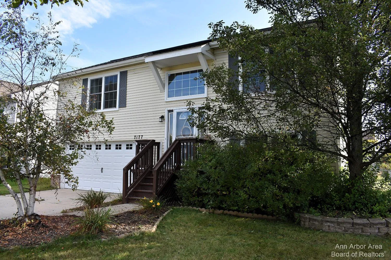 7177 Maplelawn Dr photo 1