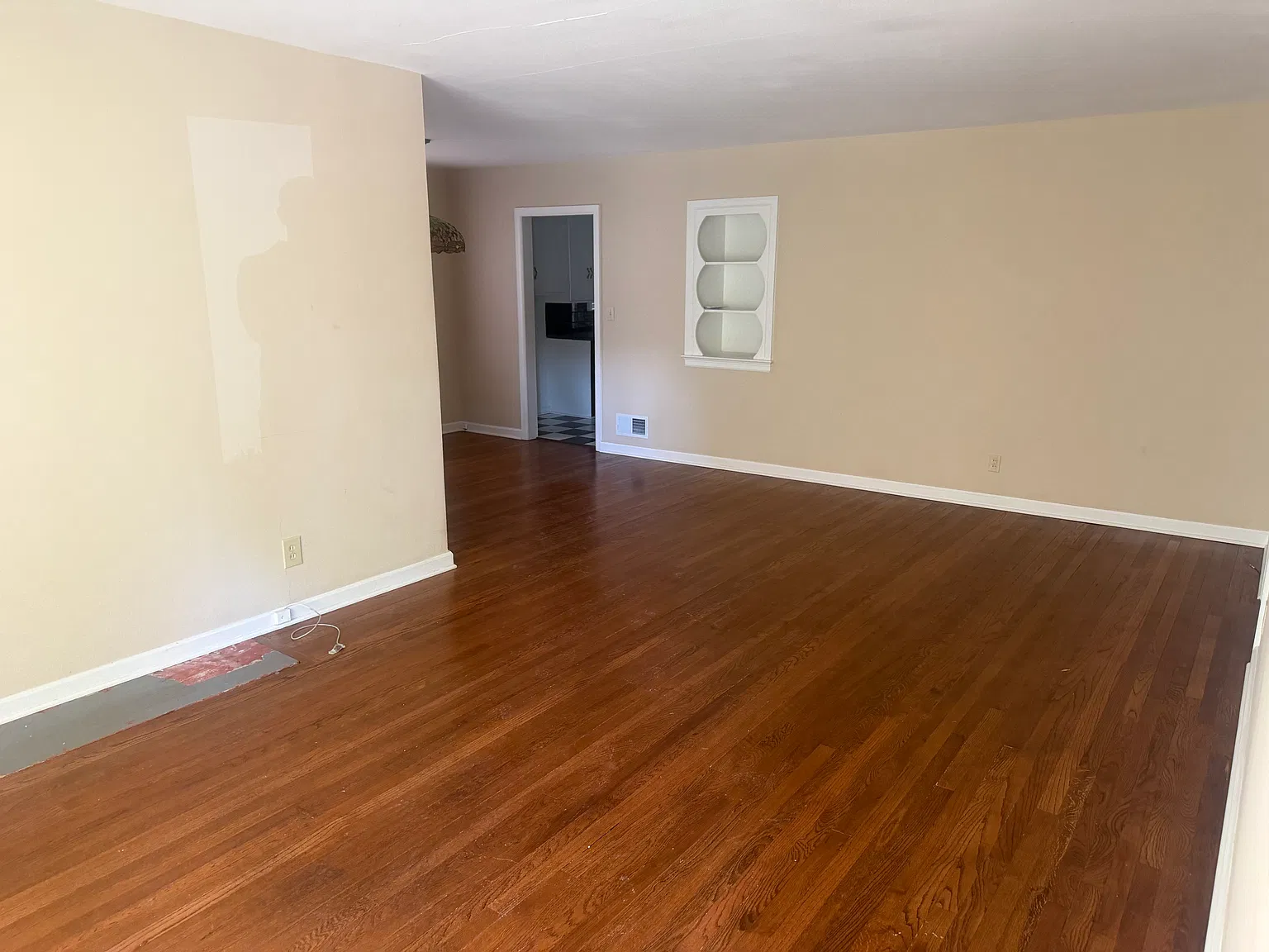 3 bed, 1150 sqft, $1,350 — Photo 2