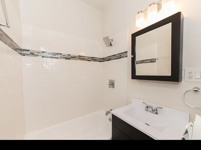 837-39 W Cornelia Ave #837.5-1N — Photo 10