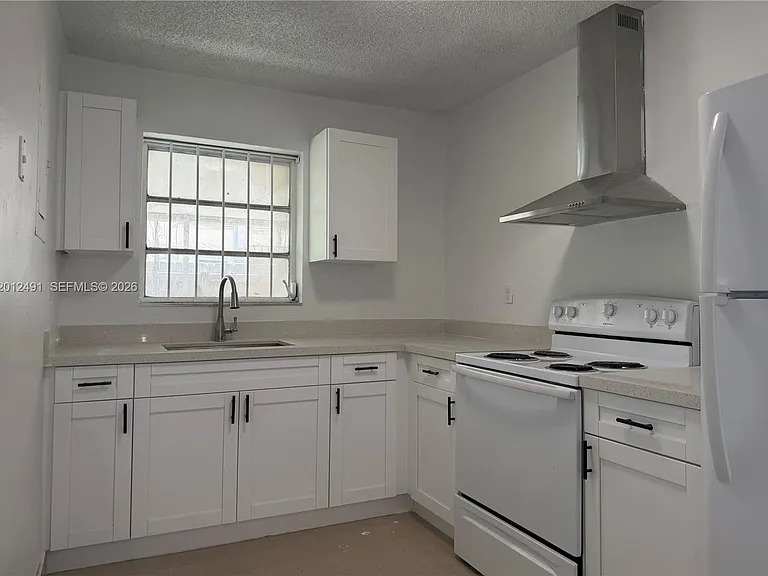 1820 NW 19th Ave #1822 — Photo 3